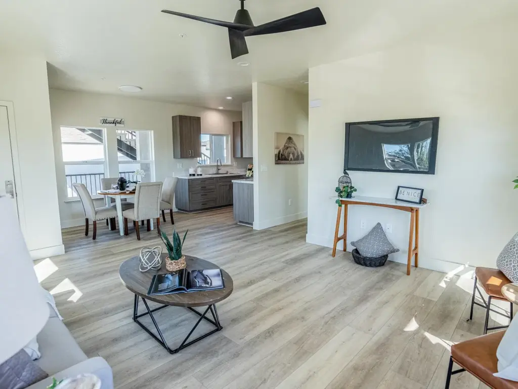 649 Stewart St, # 201, Manteca, CA 95336