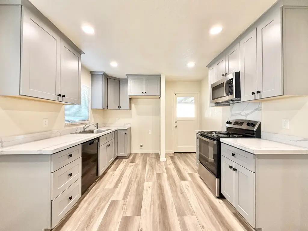 910 Elmo Ct, Manteca, CA 95336